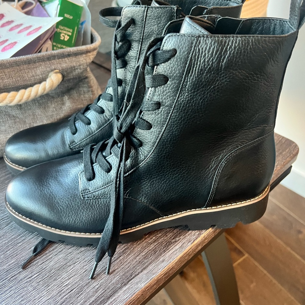 Vionic New Black Boots